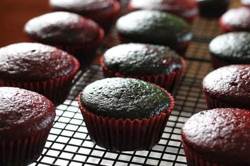 The color is intense! Let them cool completely before frosting.