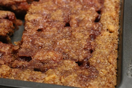 See the chewy, yummy nooks and crannies that you get when you sprinkle cinnamon and sugar on top? Slightly chewy like a brownie, and the crunch of the melted sugar makes this a little more decadent. 