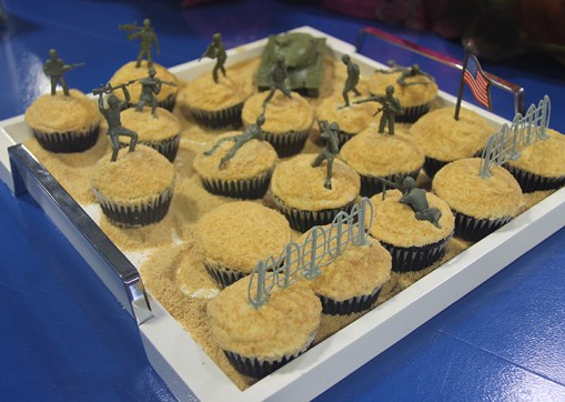 Army Cupcakes! If these are for a birthday party, don't forget make a few cupcakes without army men, so you can add candles!