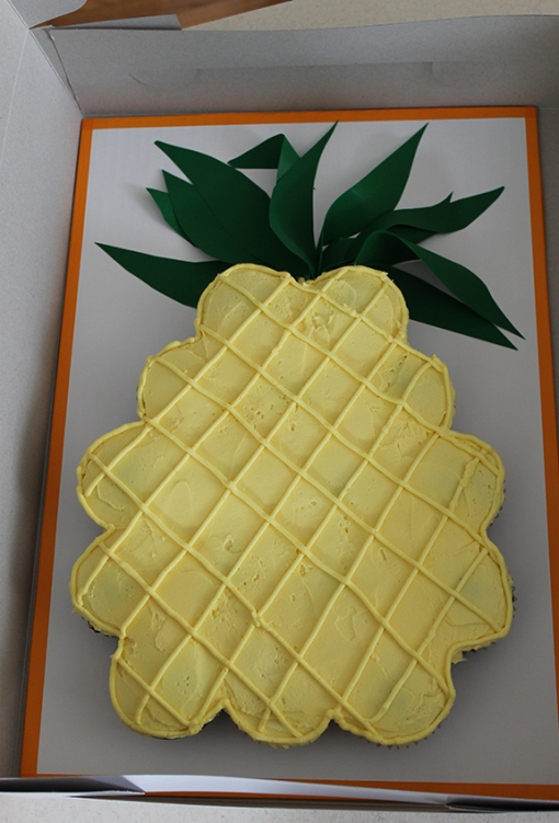 pineapple shape cupcakesLR
